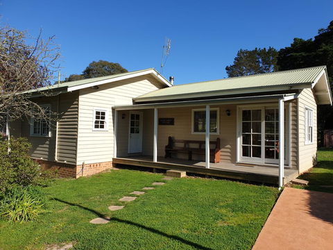 Sutton Forest Cottage - Accommodation Cairns 0
