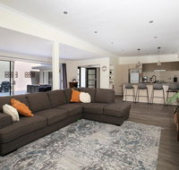 Swanway - Pet Friendly - 10 Min Walk to Beach - Accommodation Cairns