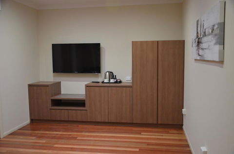 The Australian Hotel Motel - Accommodation Cairns 3