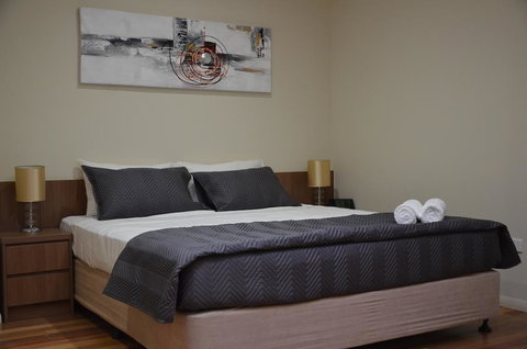 The Australian Hotel Motel - Accommodation Cairns 2