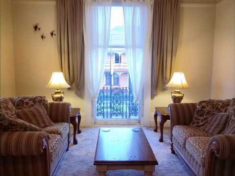 The Bank Guesthouse Glen Innes - Accommodation Cairns 3