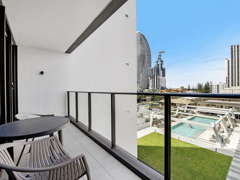 The Beach Broadbeach Private 2 Bedroom Apartment - Accommodation Cairns 3