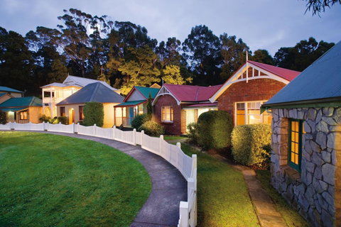 Strahan Village - Accommodation Cairns 9
