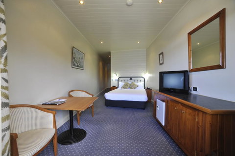 Strahan Village - Accommodation Cairns 19