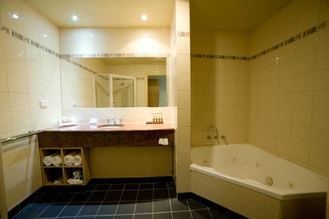 Strahan Village - Accommodation Cairns 34