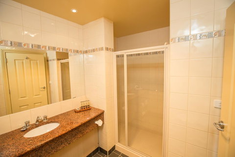 Strahan Village - Accommodation Cairns 39