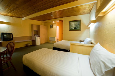 Strahan Village - Accommodation Cairns 41