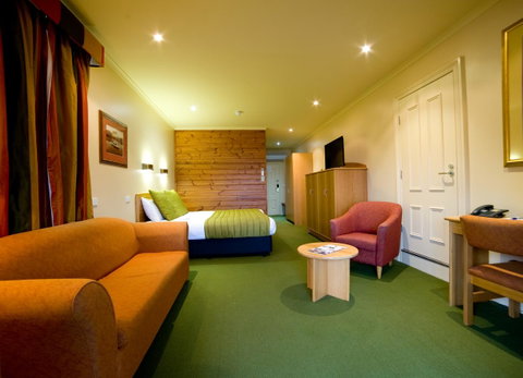 Strahan Village - Accommodation Cairns 37
