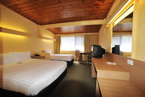 Strahan Village - Accommodation Cairns 13