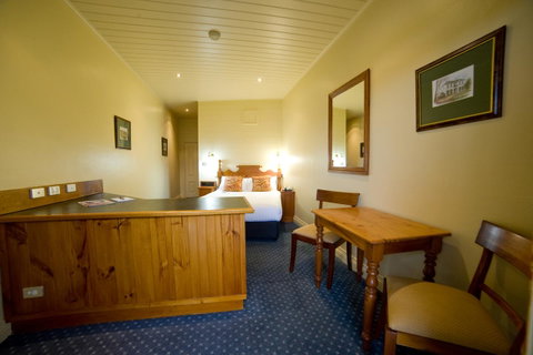 Strahan Village - Accommodation Cairns 32