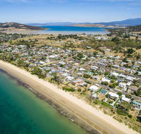 Aqua Beachfront - Accommodation Cairns
