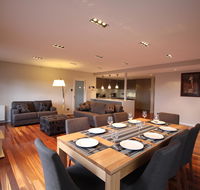 Sunny 3 Bedroom Apartment in Sandy Bay - Accommodation Cairns