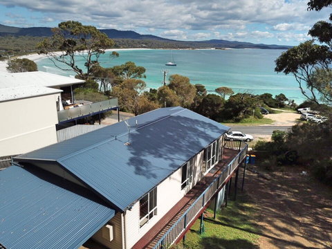Front Row Beachfront - Accommodation Cairns 1