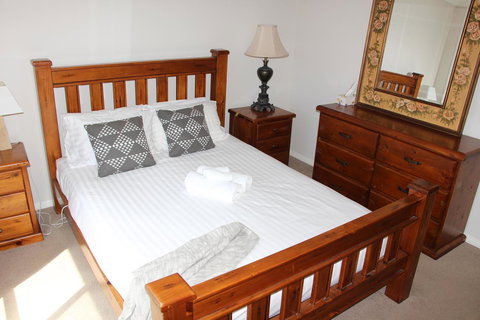 Front Row Beachfront - Accommodation Cairns 8