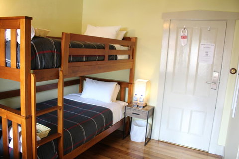 The Tasmanian Inn - Accommodation Cairns 23