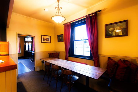 The Tasmanian Inn - Accommodation Cairns 38