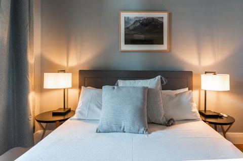 The Tasmanian Inn - Accommodation Cairns 2