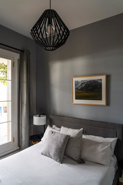 The Tasmanian Inn - Accommodation Cairns 1