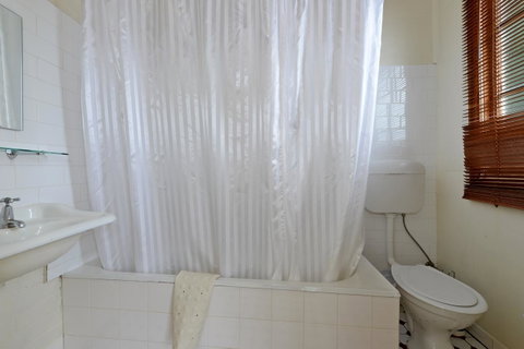 Edinburgh Gallery Bed & Breakfast - Accommodation Cairns 36
