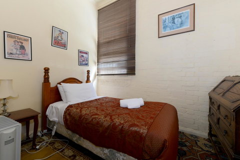 Edinburgh Gallery Bed & Breakfast - Accommodation Cairns 28