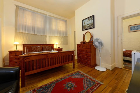 Edinburgh Gallery Bed & Breakfast - Accommodation Cairns 14