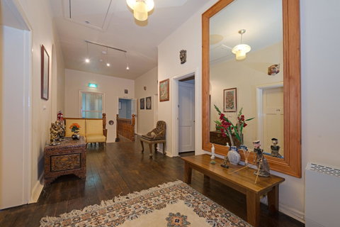 Edinburgh Gallery Bed & Breakfast - Accommodation Cairns 4