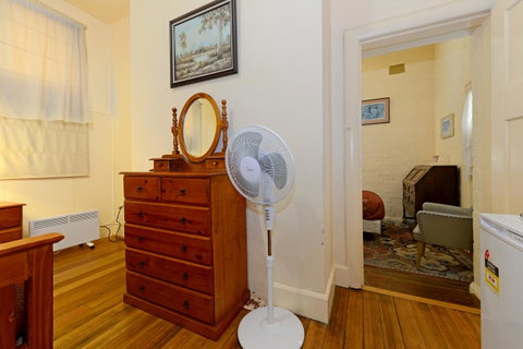 Edinburgh Gallery Bed & Breakfast - Accommodation Cairns 16
