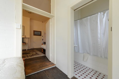 Edinburgh Gallery Bed & Breakfast - Accommodation Cairns 33