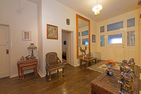 Edinburgh Gallery Bed & Breakfast - Accommodation Cairns 2