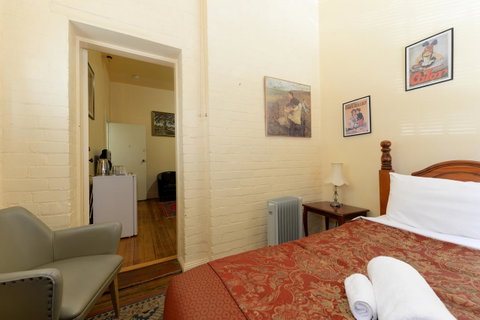 Edinburgh Gallery Bed & Breakfast - Accommodation Cairns 13