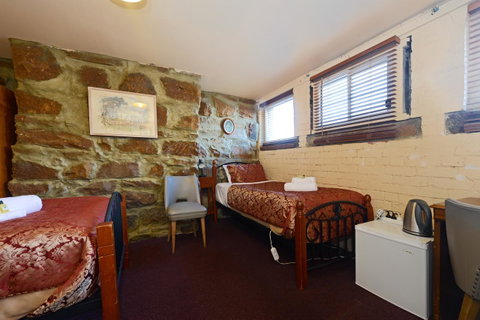 Edinburgh Gallery Bed & Breakfast - Accommodation Cairns 9