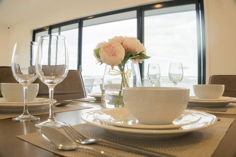 Amazing Sea Views Luxury Guest House - Accommodation Cairns 4