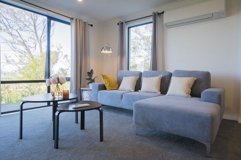 Amazing Sea Views Luxury Guest House - Accommodation Cairns 9