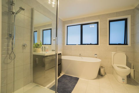 Amazing Sea Views Luxury Guest House - Accommodation Cairns 3
