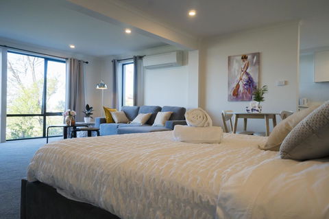 Amazing Sea Views Luxury Guest House - Accommodation Cairns 1