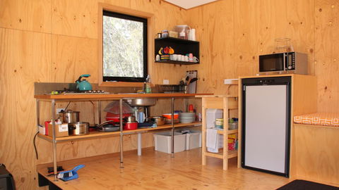 BAY OF FIRES ECO HUT Off Grid Experience At Binalong Bay - Accommodation Cairns 9