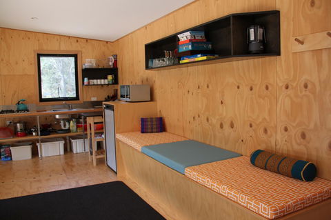 BAY OF FIRES ECO HUT Off Grid Experience At Binalong Bay - Accommodation Cairns 10