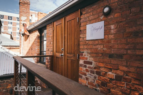 Devine Stays - Hayloft On ELizabeth - Accommodation Cairns 10