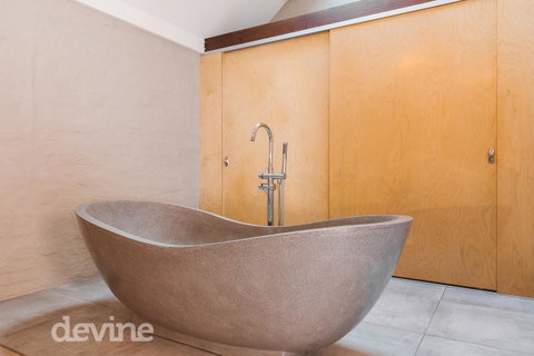 Devine Stays - Hayloft On ELizabeth - Accommodation Cairns 2