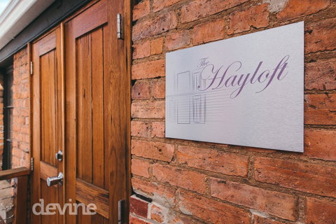 Devine Stays - Hayloft On ELizabeth - Accommodation Cairns 7