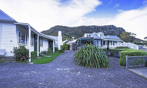 Touchwood Cottages - Accommodation Cairns 4