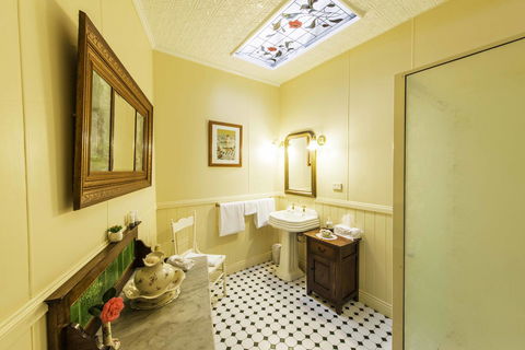 Touchwood Cottages - Accommodation Cairns 35