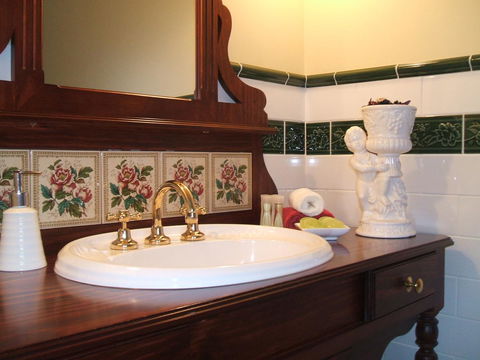 Touchwood Cottages - Accommodation Cairns 22