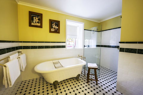 Touchwood Cottages - Accommodation Cairns 10