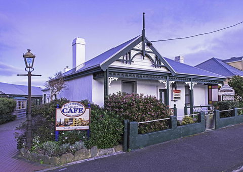 Touchwood Cottages - Accommodation Cairns 5
