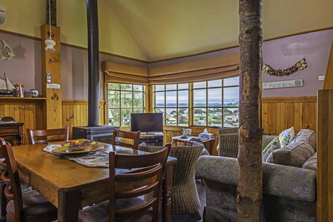 Touchwood Cottages - Accommodation Cairns 32