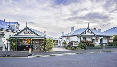 Touchwood Cottages - Accommodation Cairns 0