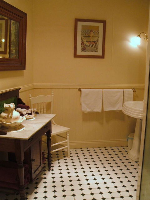 Touchwood Cottages - Accommodation Cairns 21