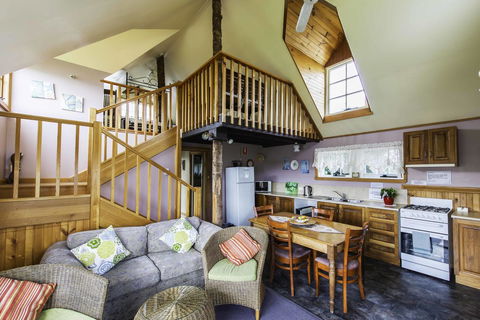 Touchwood Cottages - Accommodation Cairns 29