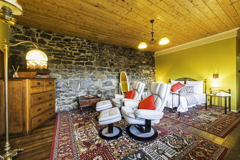 Touchwood Cottages - Accommodation Cairns 38